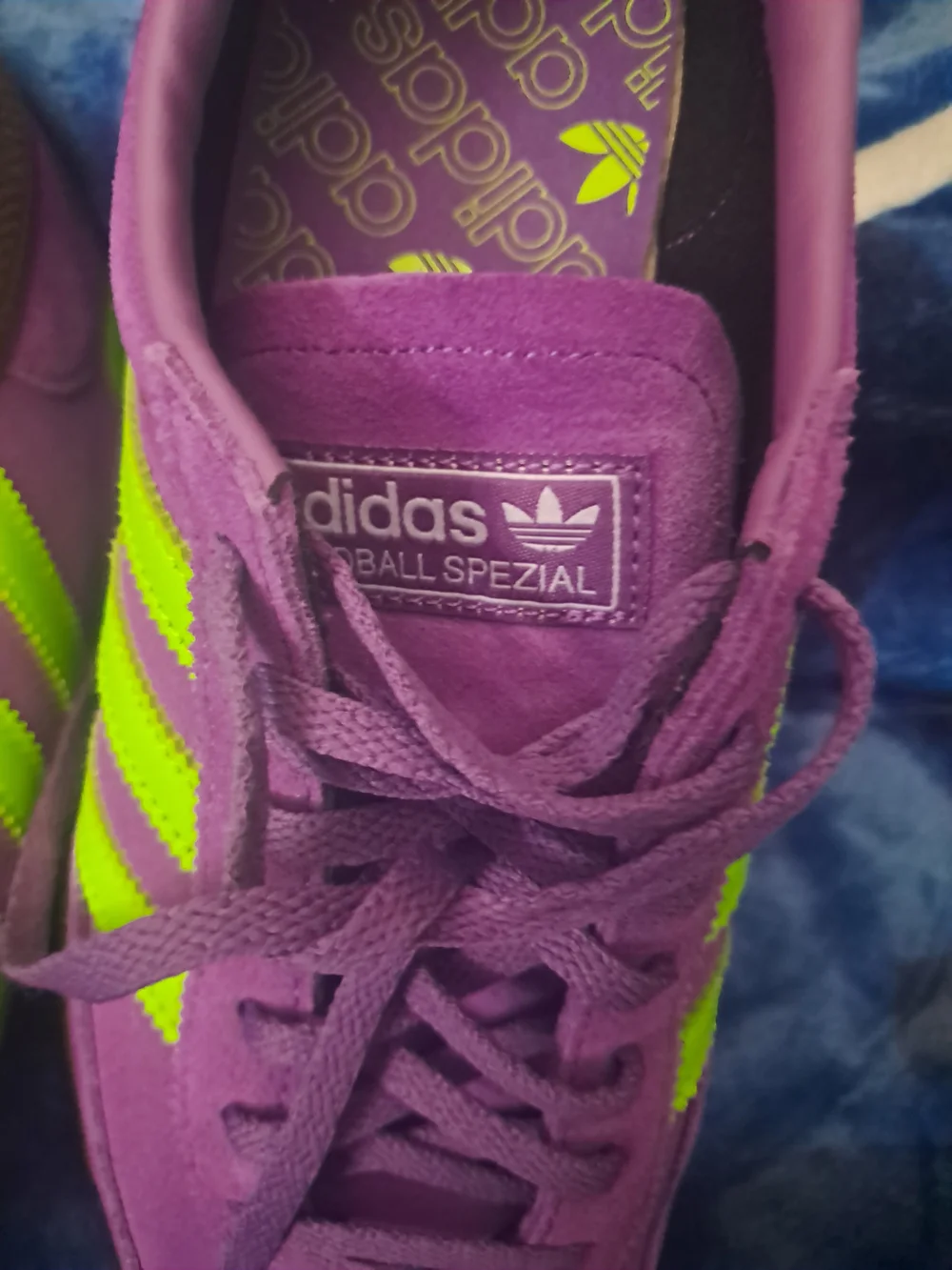 Adidas Womens Size 9.